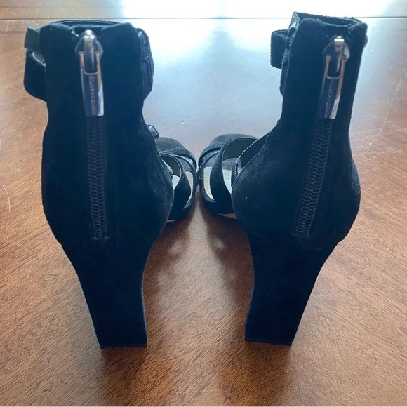 Vince Camuto Black Strappy Leather & Suede 4” Block Heel Zip EUC Women’s Size: 9 - Picture 5 of 8